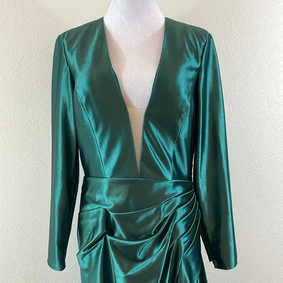Ieena for MacDuggal green satin deep v long gown size 10 - Picture 2 of 8